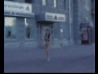 russian girl lost the argument: she runs naked through the streets